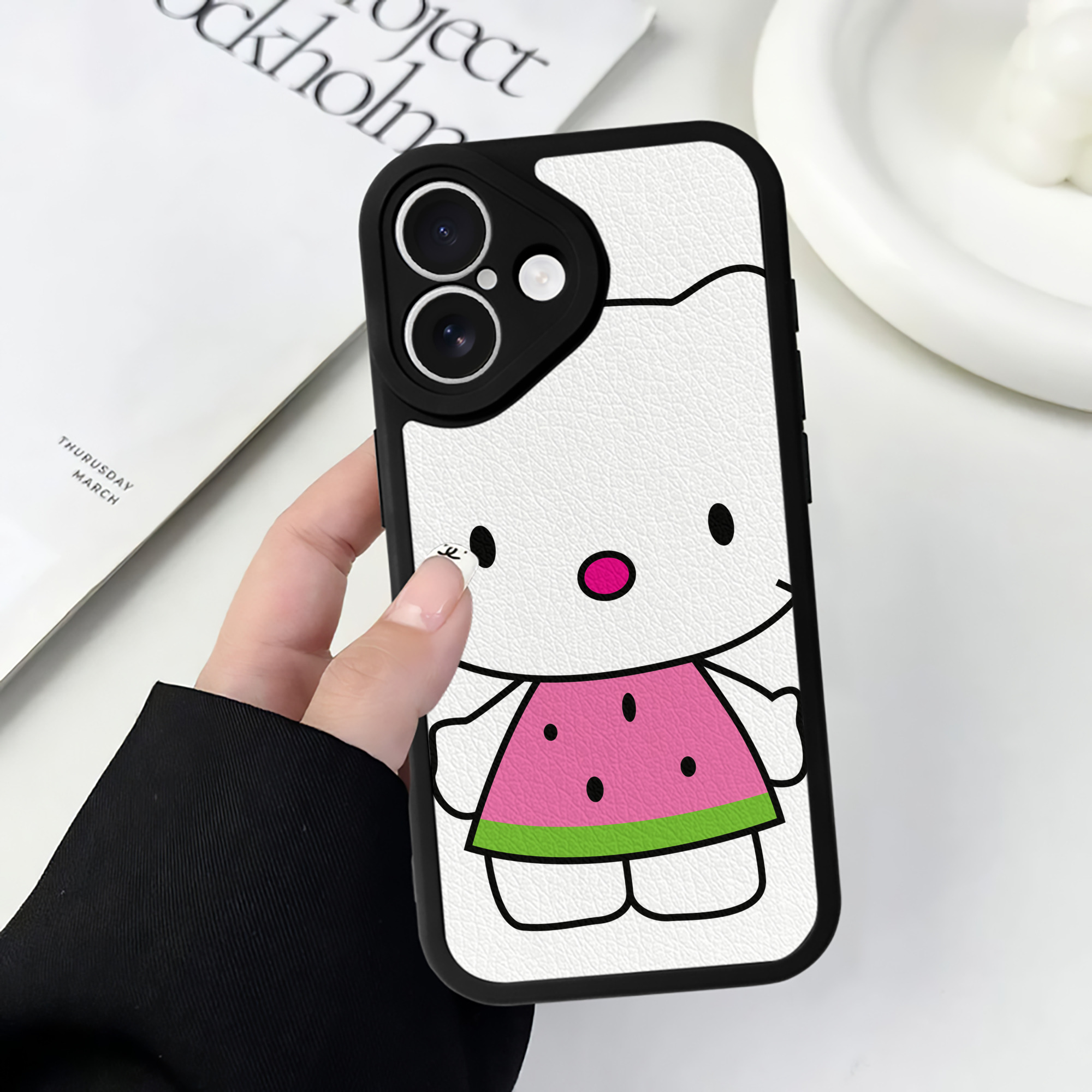 （画像用） Hello Kitty ハローキティ 【iPhone 16シリーズ対応】シリコンスマホケース（レザー調） 材質：シリコン